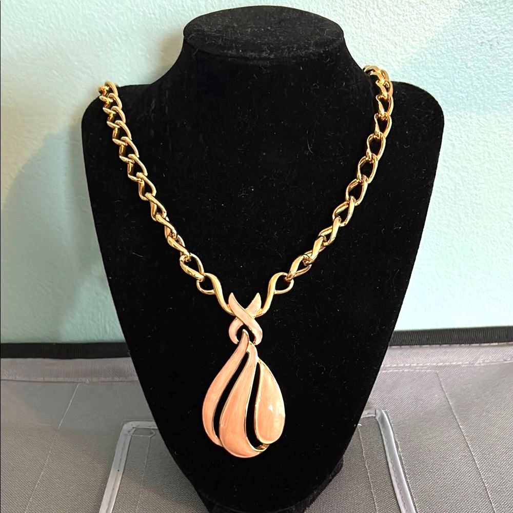 Vintage 1980 Napier Gold Tone And Enamel Statement Necklace